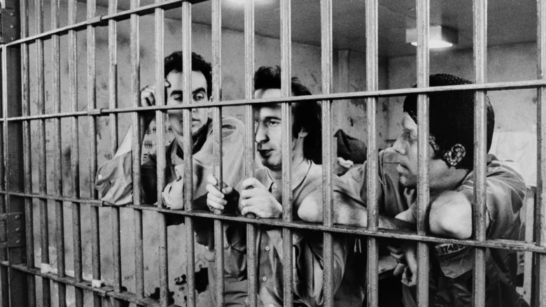 Fotograma de Bajo el peso de la ley